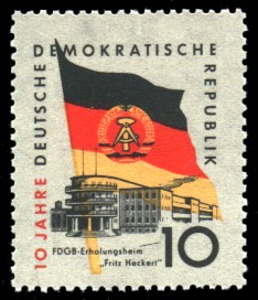 10 Pf Briefmarke: 10 Jahre DDR