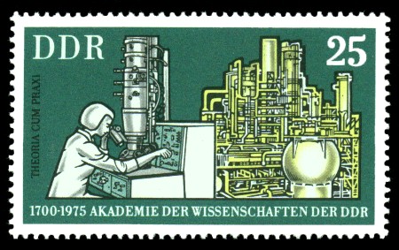 25 Pf Briefmarke: 275 Jahre Akademie der Wissenschaften der DDR, Chemiewerk