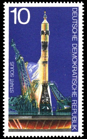 10 Pf Briefmarke: SOJUS-APOLLO Weltraumfahrt-Projekt, Start SOJUS